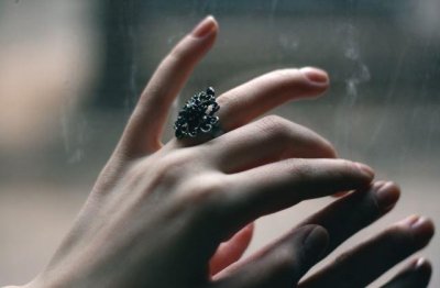 ​委屈到哭的句子说说心情图片精选32句