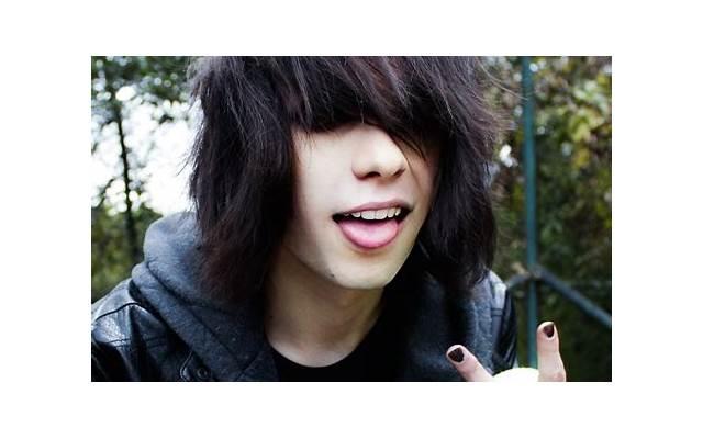 心情很down但拒绝emo下一句