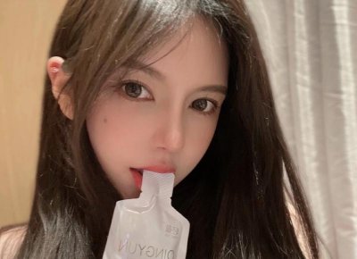 ​王源重庆话，亚洲影视周红毯上记者用重庆话喊王源