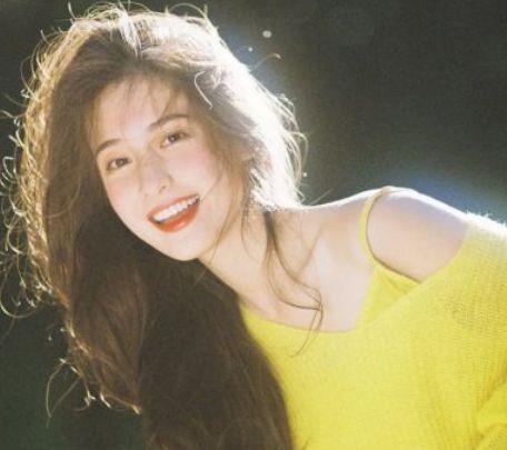 夜晚的霓虹灯闪烁文案句子