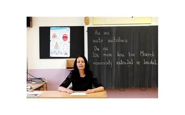 幼儿园元宵节温馨提示图片(元宵节幼儿园暖心文案)